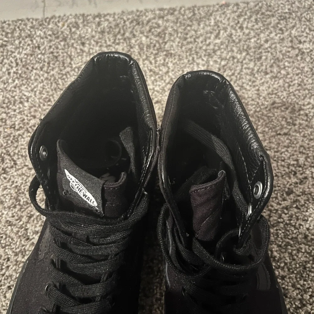 Vans - Picture 2 of 3